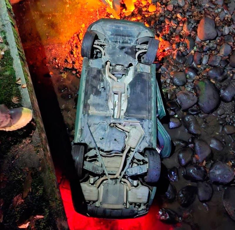 ¡MUERE AUTOMOVILISTA AL CAER DESDE PUENTE!