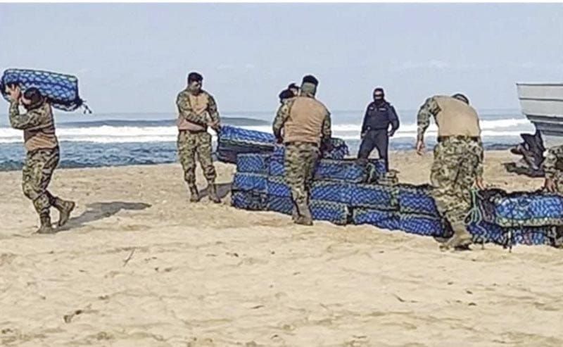 ¡INCAUTA MARINA 26 BULTOS DE COCAÍNA EN COSTA DE GUERRERO!