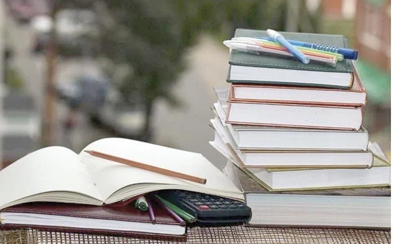 ¡CONTRASTA INCENTIVO CON ATRASO EDUCATIVO!