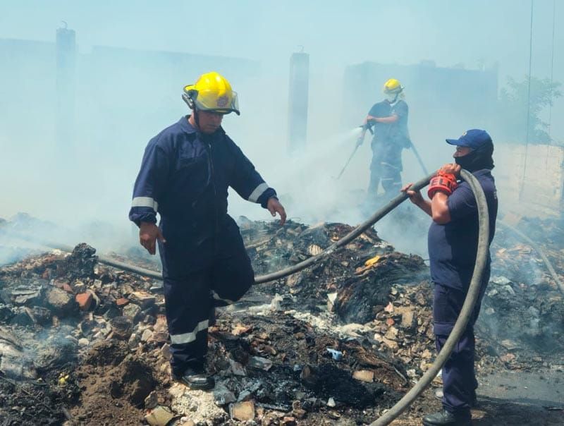 ¡FUEGO ARRASÓ CON BALDÍO EN LA HIDALGO!