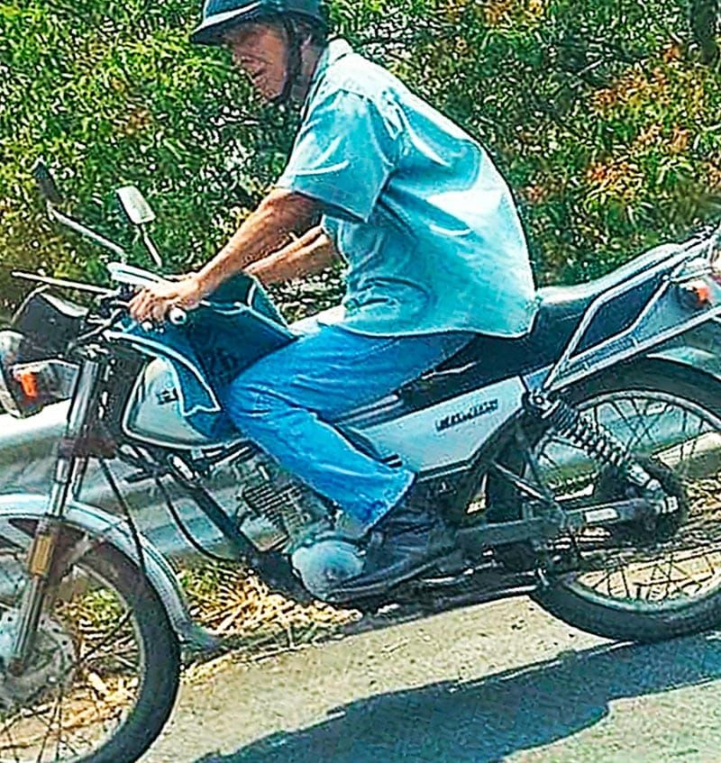 ¡ABUELO CON MACHETE AGREDIÓ COCHE!
