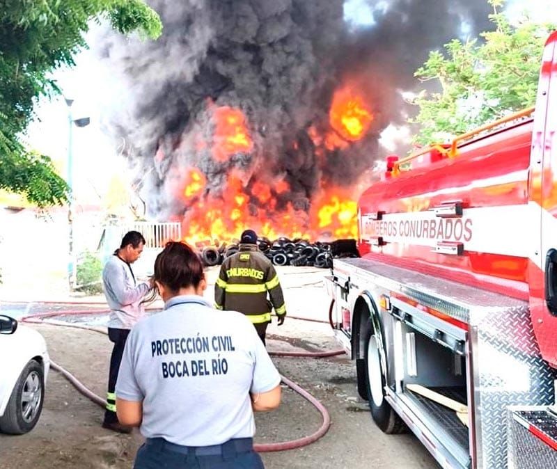 ¡ARDEN LLANTAS VIEJAS EN BOCA DEL RÍO!