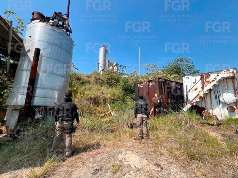 ¡ASEGURAN 50 MIL LITROS HIDROCARBUROS EN AGUA DULCE!