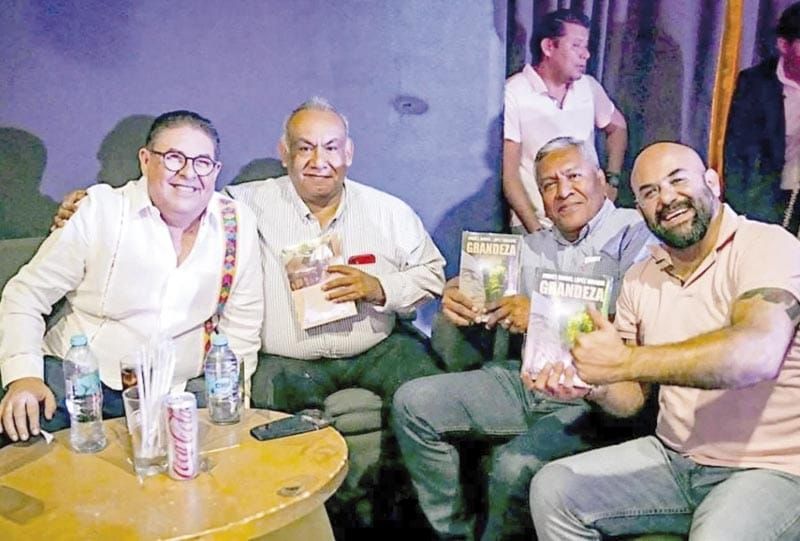 ¡DETIENEN LÍDER TRANSPORTISTA LIGADO A FOTO CON SENADOR!