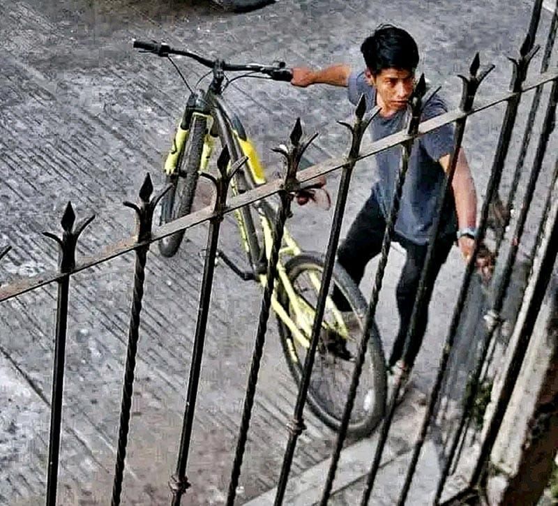 ¡LADRONCILLO DEJÓ AL VECINO SIN BICI!