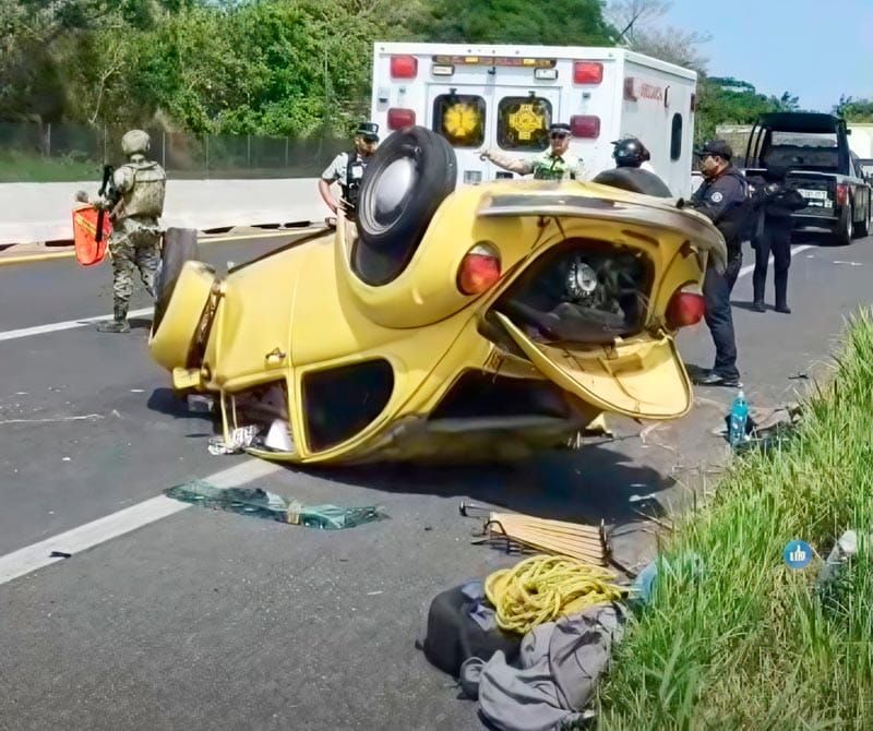 ¡SE VOLTEA “VOCHITO” Y CONDUCTOR SE SALVA!