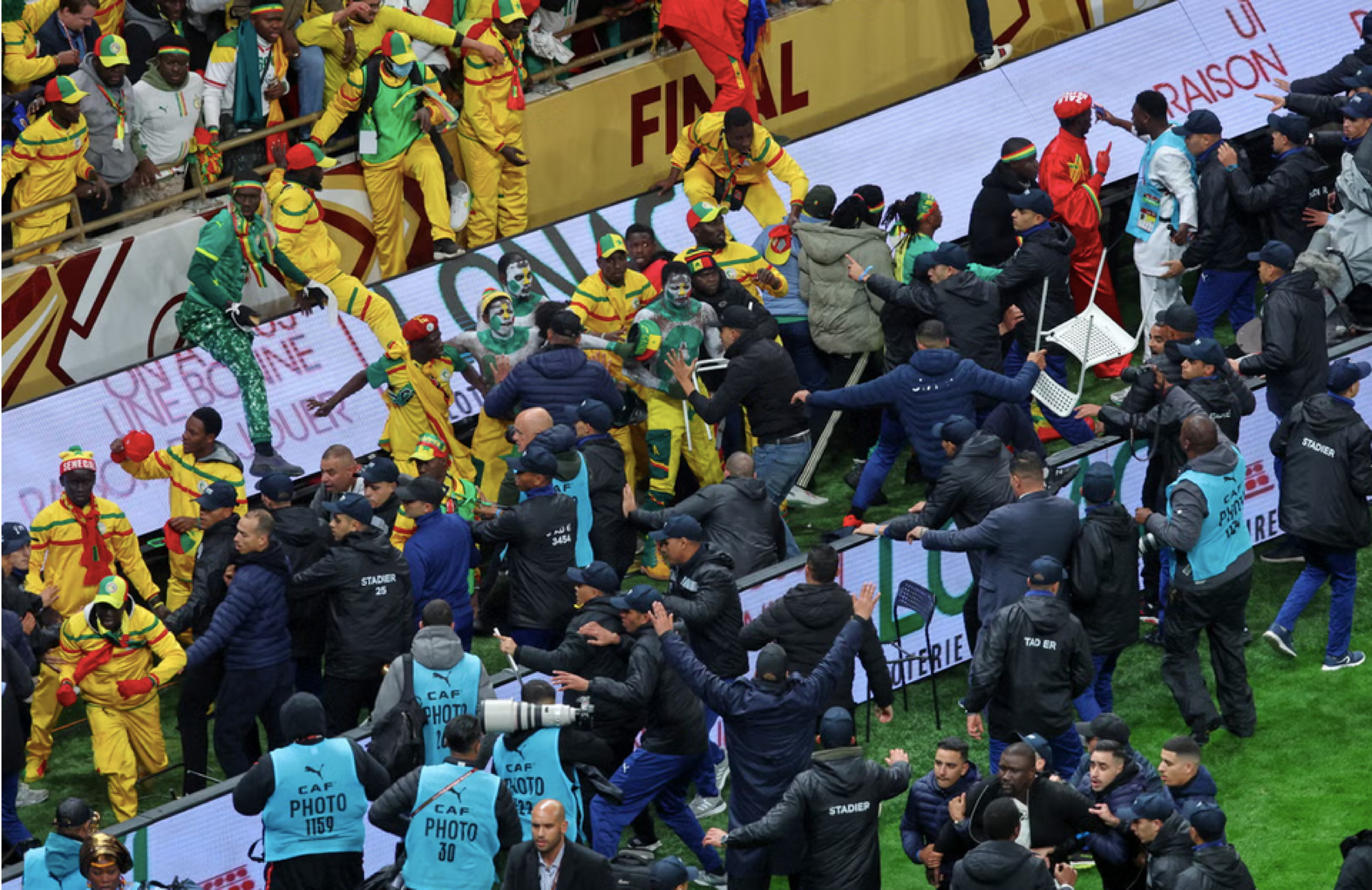 ¡REY DE MARRUECOS INDULTA A HINCHAS SENEGALESES!