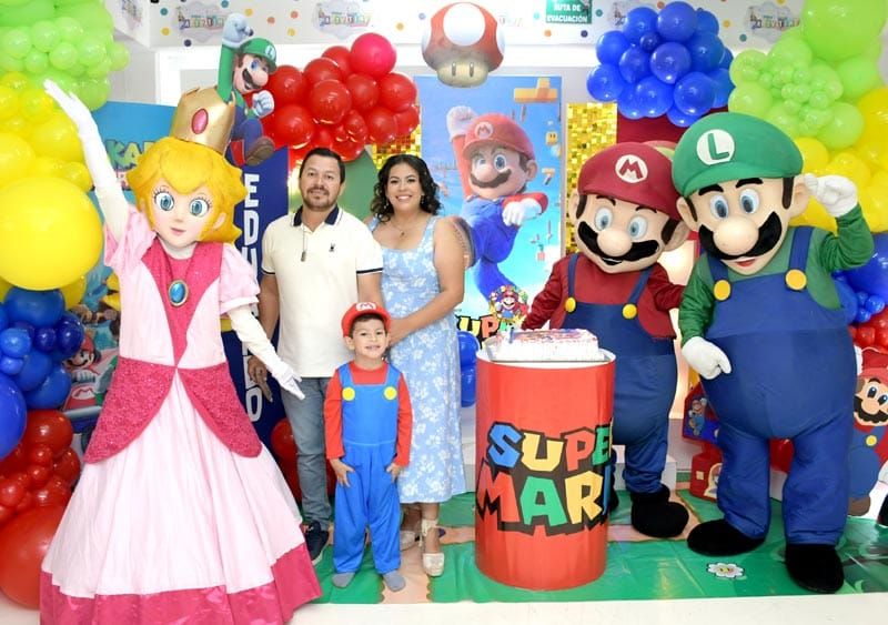 EDUARDO FESTEJA SU CUMPLE CON MARIO BROS