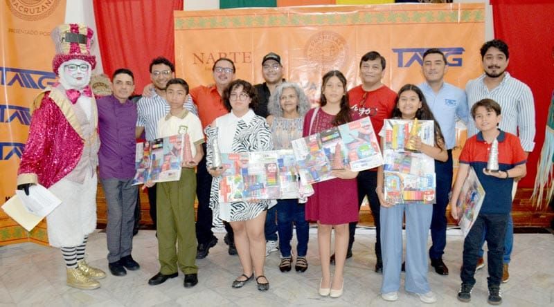 PREMIAN A CONCURSANTES Y EXPONEN COLECTIVA ´UN VALOR QUE TRANSFORMA´