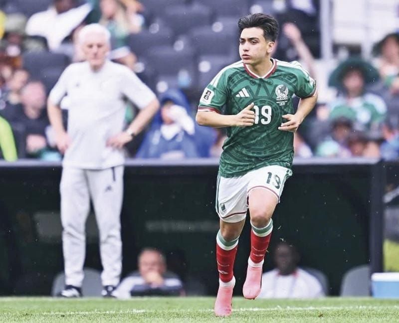 ¡DEBUTA EL JUGADOR MÁS JOVEN DEL MUNDIAL!: GILBERTO MORA