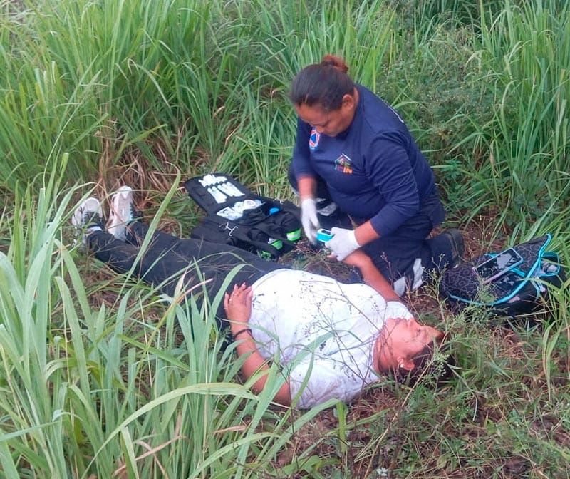 ¡MUJER MOTOCICLISTA DERRAPÓ EN CARRETERA DE MEDELLÍN!