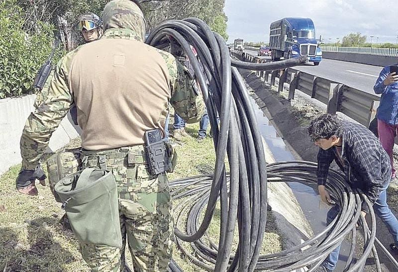 ¡ORDEÑAN EN ECATEPEC DUCTOS DEL CUTZAMALA!