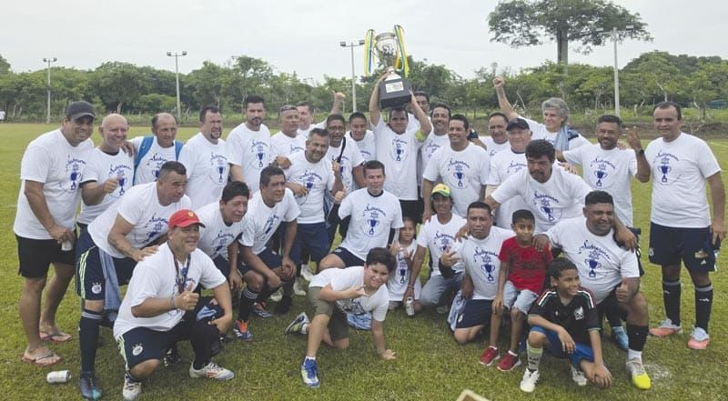 ¡SE “BEBEN” LA COPA EN PREMIER!