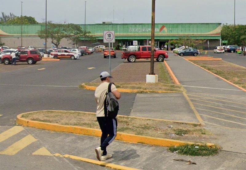 ¡DETIENEN A 3 FARDERAS EN LA TIENDA AURRERA!