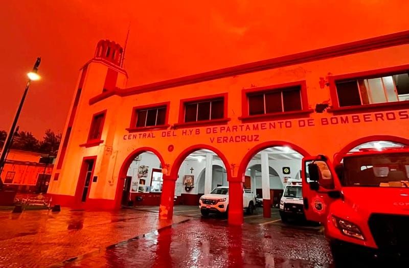 ¡SE PINTA DE ROJO! - *El cielo en el puerto de Veracruz