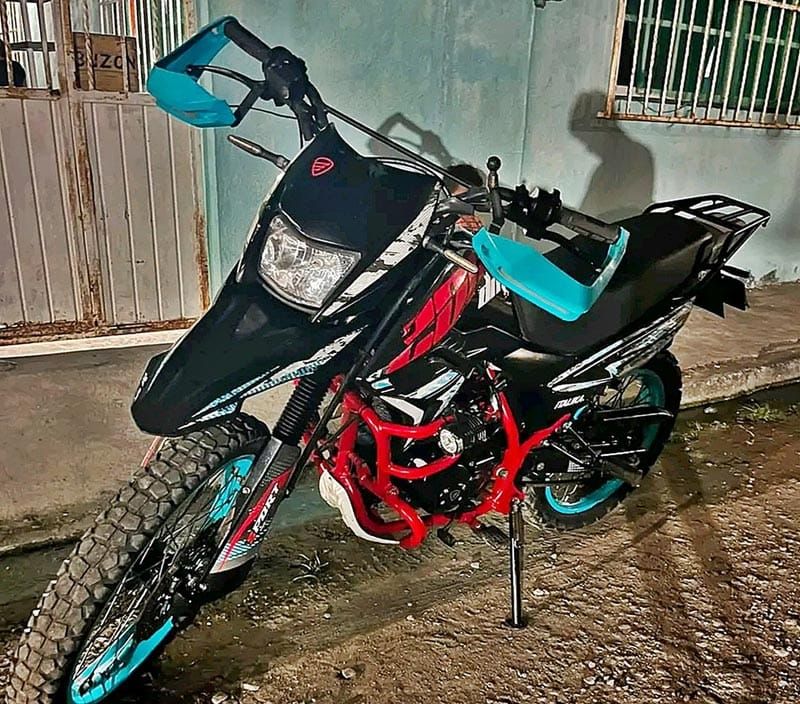 ¡TRES RATEROS ROBARON MOTO DEPORTIVA DE UNA VECINA!