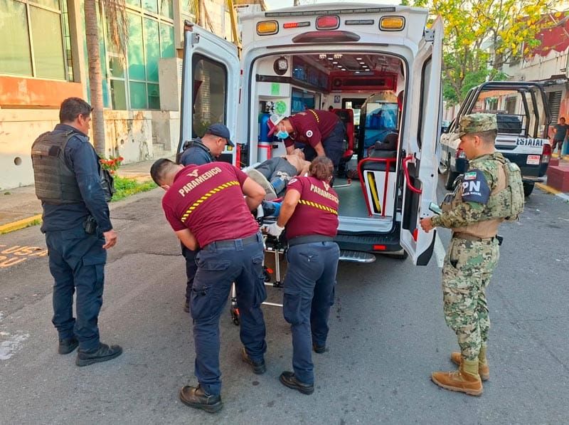 ¡VALENTINO DE 50 AÑOS CONVULSIONÓ EN LA VÍA PÚBLICA!