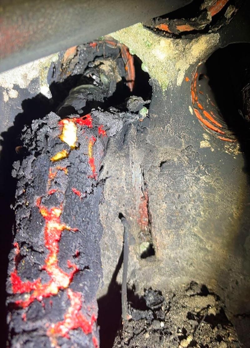 ¡EXPLOTAN ALCANTARILLAS! - *Del sistema eléctrico en Lagos de Puente Moreno