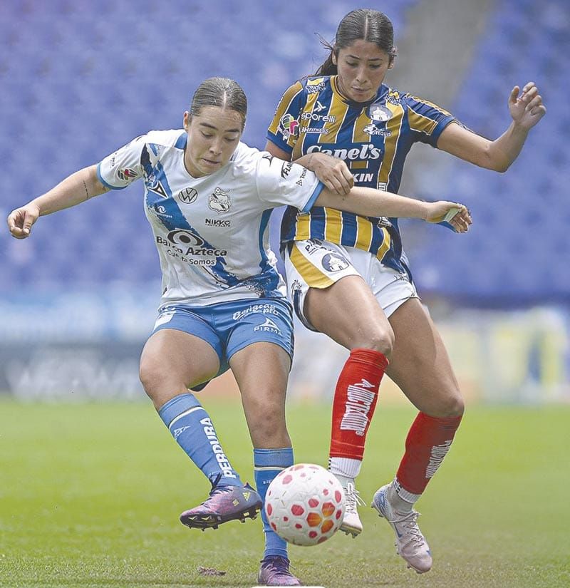 LA OTRA MITAD DE LA CANCHA | MUCHO DISCURSO, POCO FÚTBOL Y MENOS OPORTUNIDADES PARA LAS MUJERES - Hay temas que necesitan decirse de frente, aunque incomoden- Veracruz presume ser tierra de pasión futbolera y basta escuchar una conversación entre…