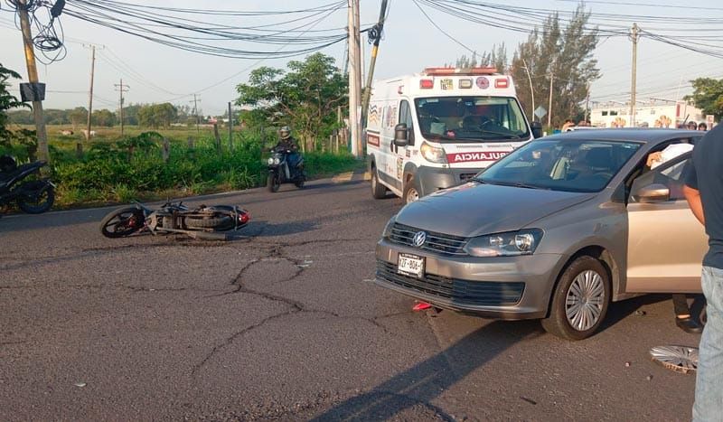 ¡SE IMPACTA BIKER CONTRA AUTO EN PLAYA DE VACAS!