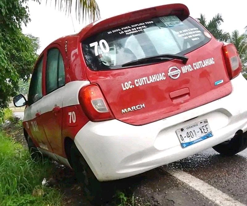 ¡QUEDÓ ATORADO EN LA ZANJA!