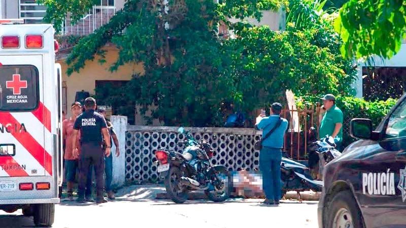 ¡ATACAN A BALAZOS A ESTUDIANTES! - UNA JOVEN DE 20 AÑOS PERDIO LA VIDA Y DOS MUCHACHOS ESTAN HERIDOS