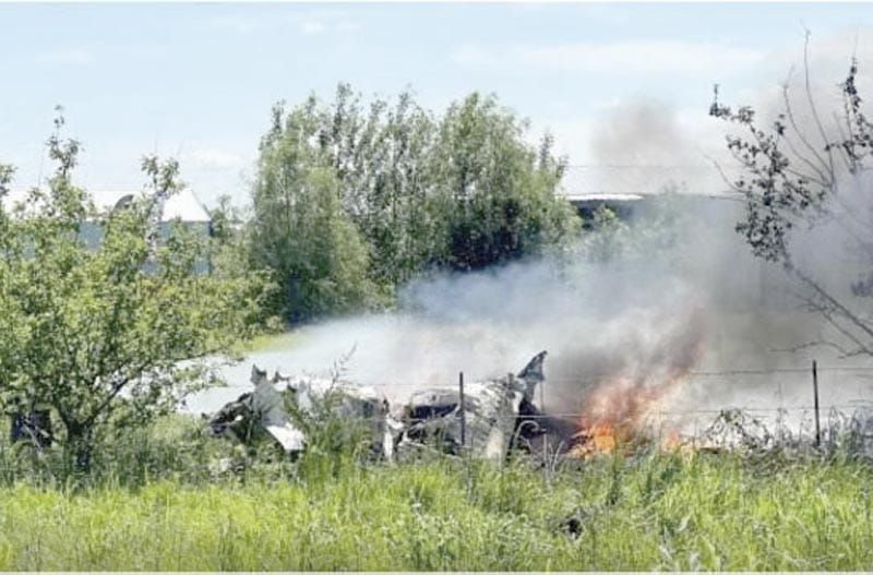 ¡TRAGEDIA AÉREA, DOCE MUERTOS!