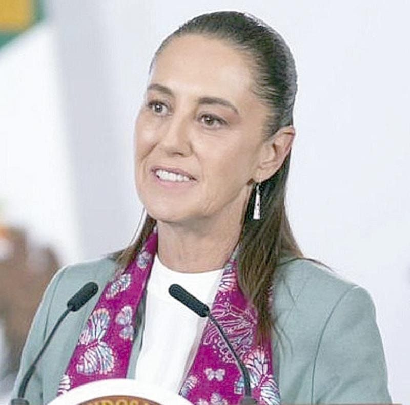 ¡CLAUDIA FELICITA A LOS PADRES EN SU DÍA DE DÍAS!