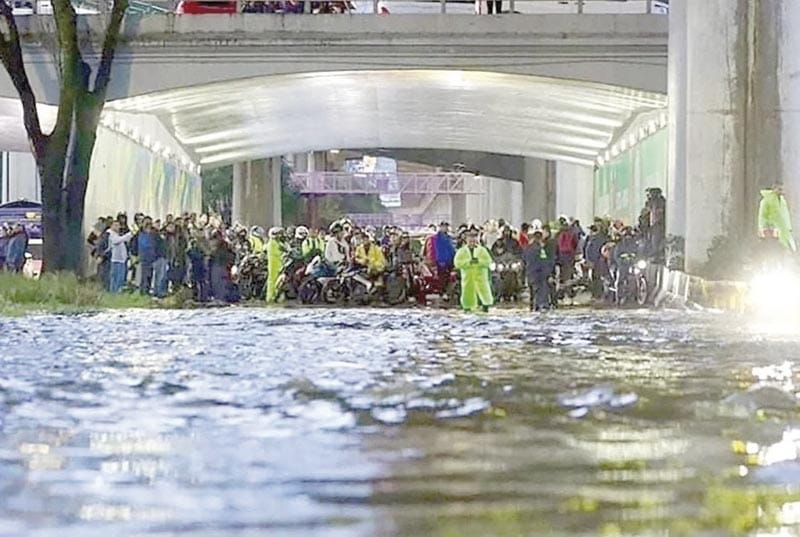 ¡COLAPSAN LLUVIAS OTRA VEZ ZONA DEL AZTECA!