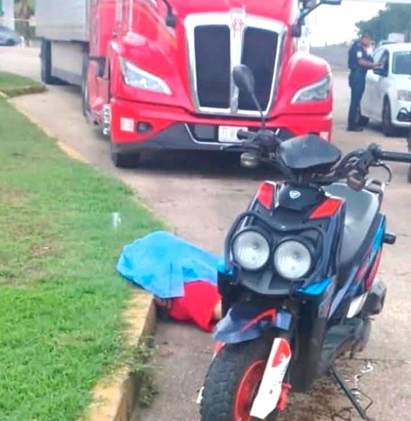 ¡MOTOCICLISTA EJECUTADO EN LA CARRETERA DE COSOLEACAQUE!