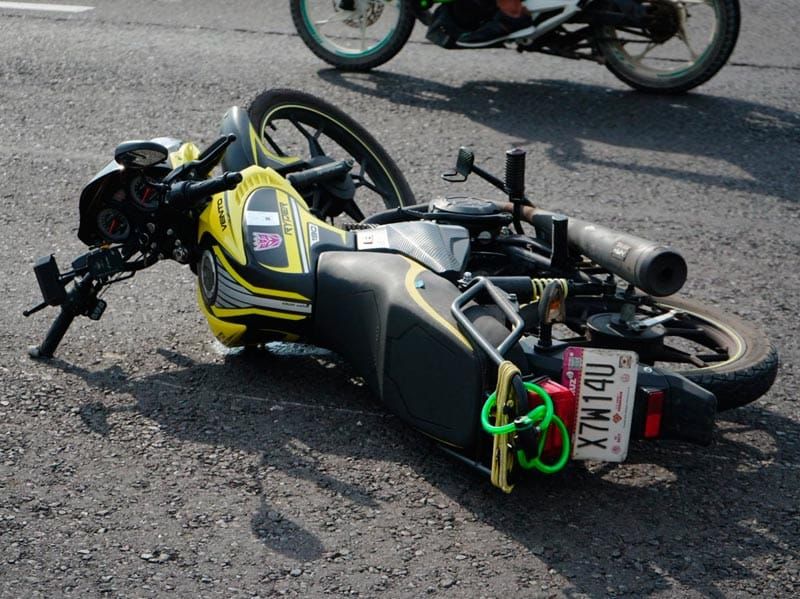 ¡MOTOCICLISTA MURIÓ POR DERRAPÓN EN LA CURVA DE PASO COLORADO!