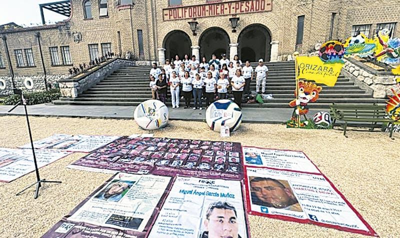 ¡FGE DETIENE 10 POLICÍAS POR DESAPARICIONES!