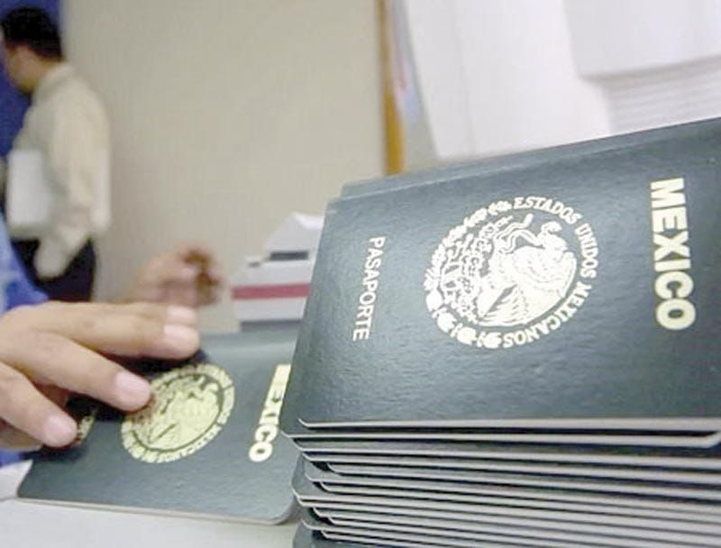 ¡94 PASAPORTES FALSOS TRAS CATEOS EN NUEVO LAREDO!