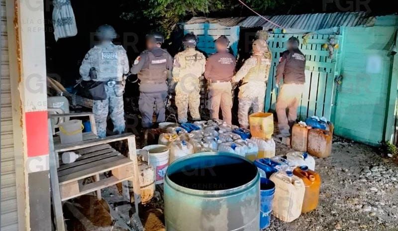 ¡ASEGURAN MIL 200 LITROS DE HUACHICOL EN GUTIÉRREZ ZAMORA!