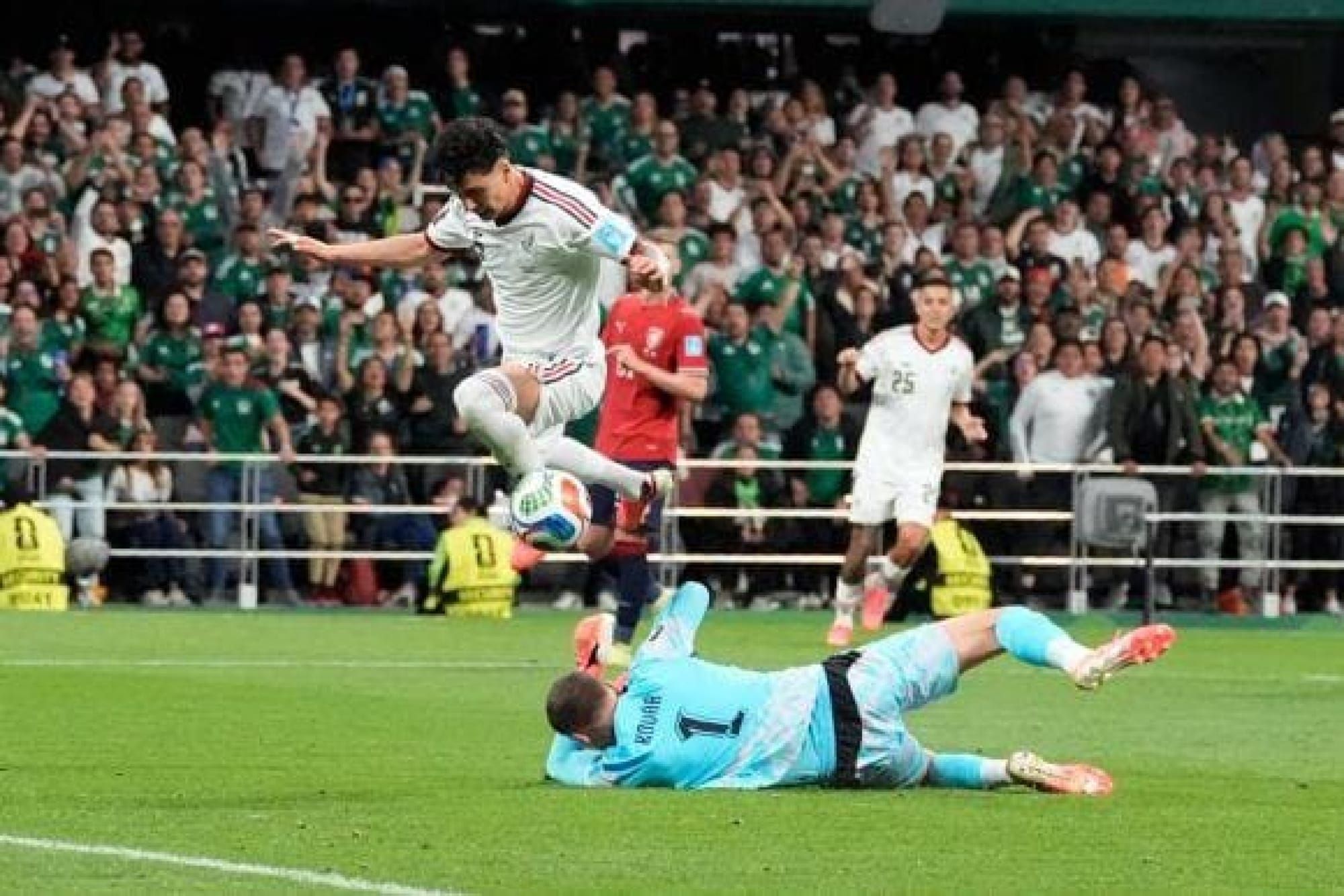 GOLEADA DEL TRI!