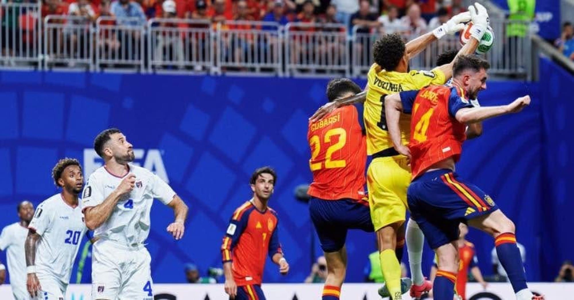 ¡LLUEVEN CRÍTICAS SOBRE LA “ROJA”!