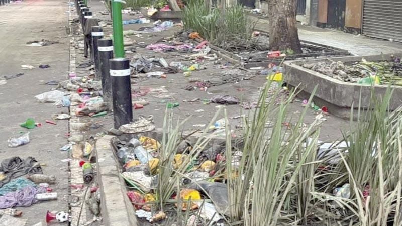 ¡FIESTA MUNDIALISTA DEJA 40 TONELADAS DE BASURA!