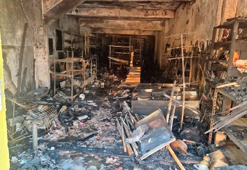 ¡INCENDIO ARRASÓ CON NEGOCIO DE ARTÍCULOS PARA EL HOGAR!