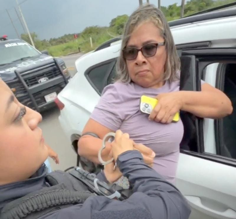 ¡LA ZANGOLOTEAN! - *Exhiben a policías estatales abusando de autoridad contra adulta mayor