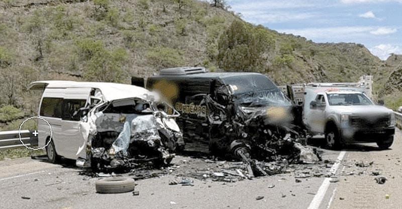 ¡SIETE MUERTOS TRAS CHOQUE DE CAMIONETAS!