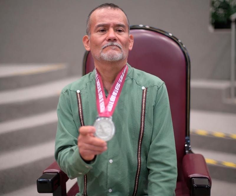 ¡Y LO GALARDONAN! - AL BIÓLOGO ROBERTO MORA
