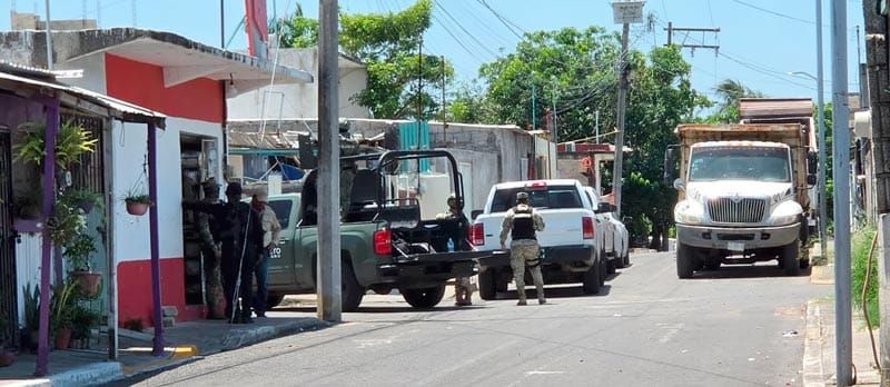 ¡SE METEN A CATEAR DOS CASAS Y LES ROBAN 10 MIL PESOS!