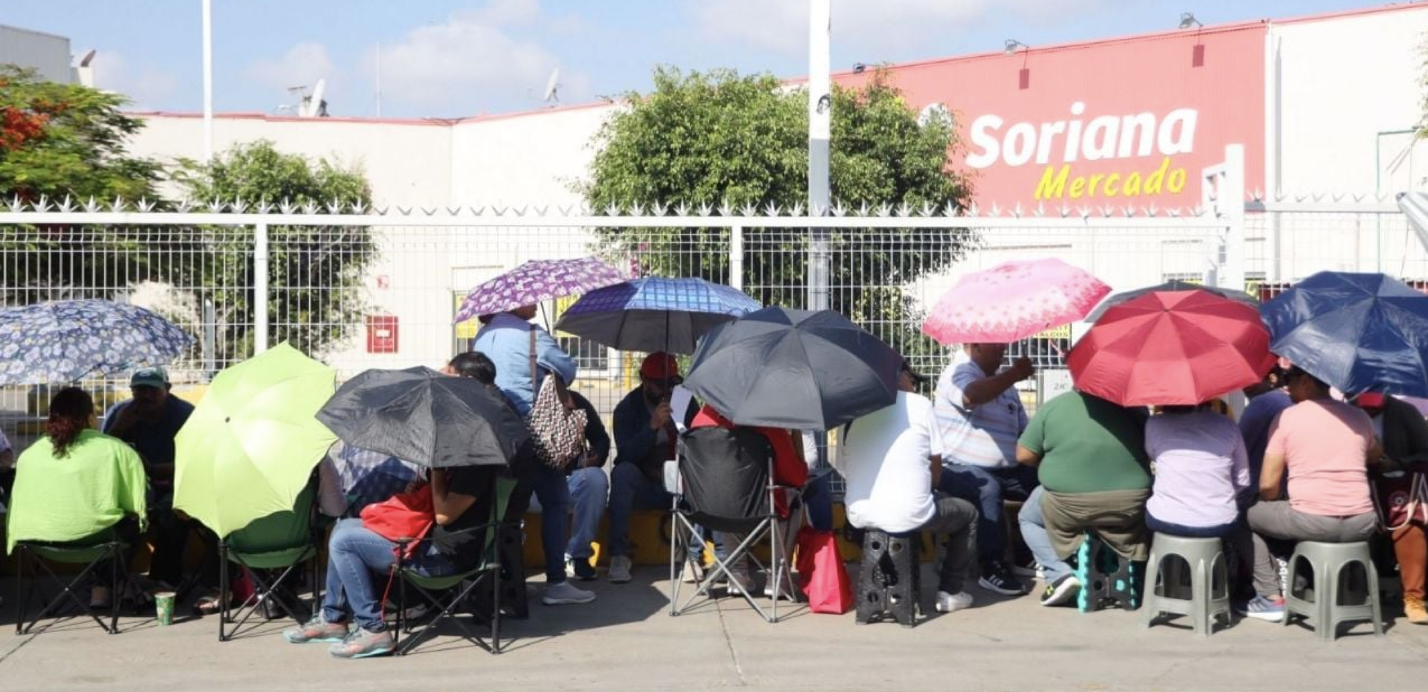 ¡LOS MAESTROS DE OAXACA TOMAN PLAZAS COMERCIALES Y SUPERMERCADOS!