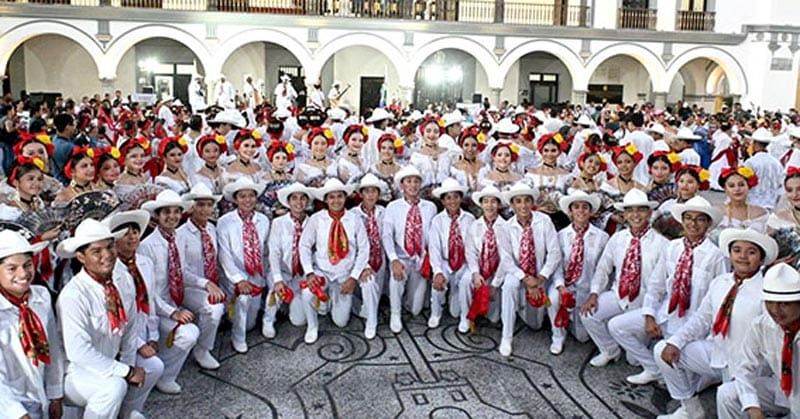 CON SON JAROCHO Y MÚSICA COLOMBIANA CONCLUYE LA FILU 2026