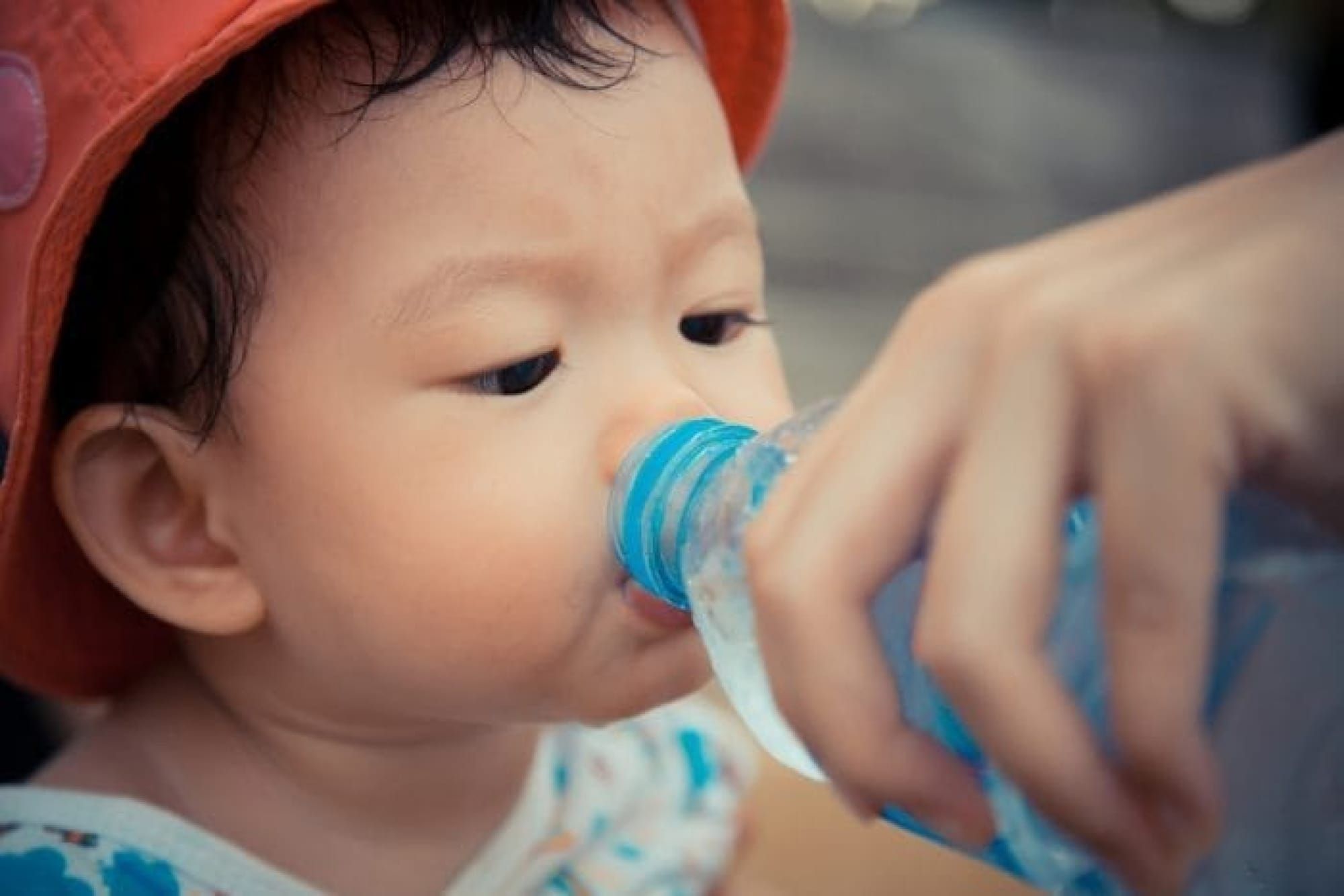 ¡QUE LOS NIÑOS TOMEN SUERO ORAL!