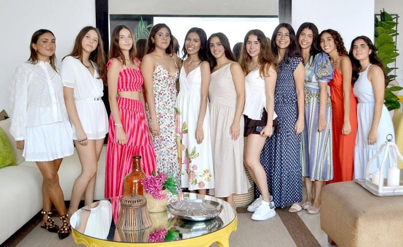 KATHIA CELEBRA SUS 18 AÑOS