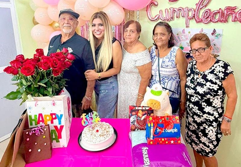 FELIZ CUMPLEAÑOS KARLA