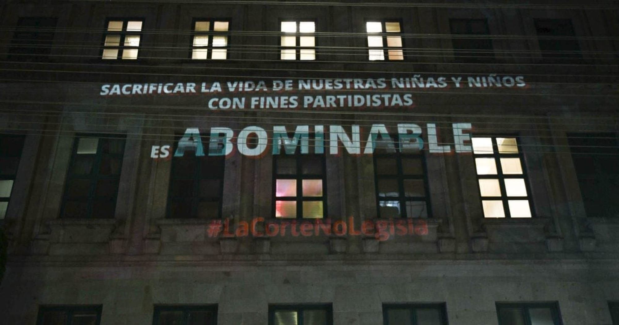 ¡ORGANIZACIONES PROVIDA PROTESTAN AFUERA DE LA CORTE!