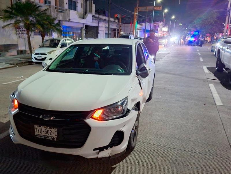 ¡‘JINETE DE ACERO’ CHOCÓ CONTRA AUTO EN LA LAFRAGUA!