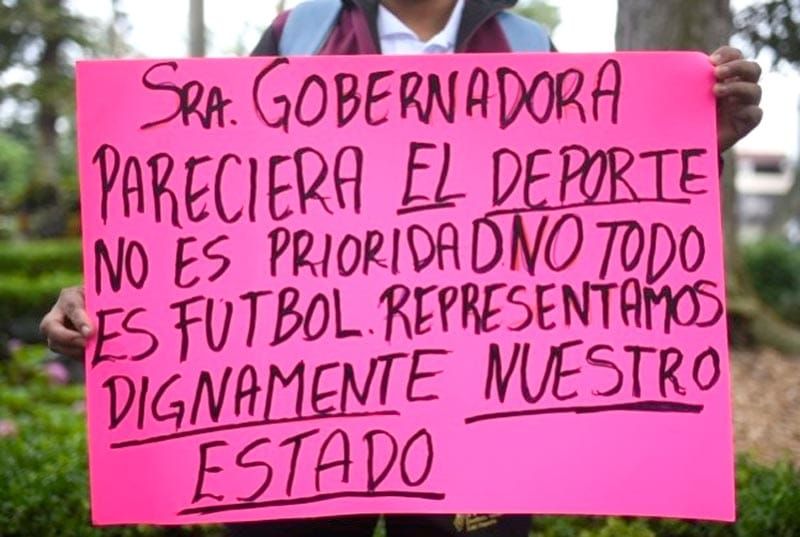 DEPORTISTAS DENUNCIARON RETRASO DE BECAS...